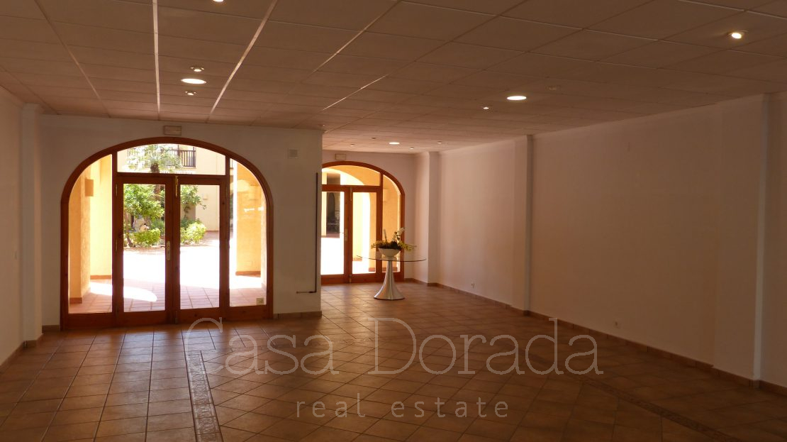Commercial property in Campomanes